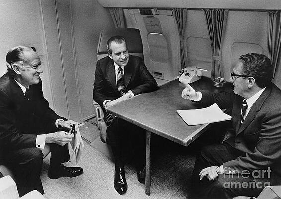 Wall Art - Photograph - In Flight Discussion, President Nixon & by Photo Researchers