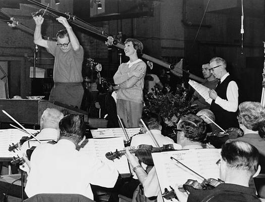 Wall Art - Photograph - Julie Andrews Singing With An Orchestra by Everett