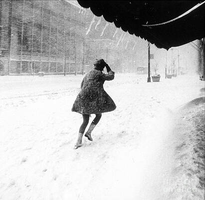 Wall Art - Photograph - Manhattan Snowstorm, 1969 by Science Source