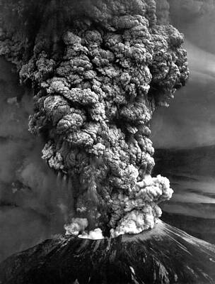 Wall Art - Photograph - Mount St. Helens In Eruption Showing by Everett