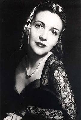 Wall Art - Photograph - Nancy Davis Reagan In A Portrait by Everett