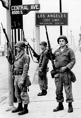 Wall Art - Photograph - National Guardsmen At A Los Angeles by Everett