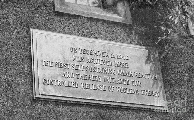 Wall Art - Photograph - Plaque Commemorating First by Science Source