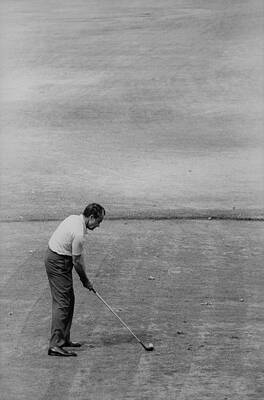 Wall Art - Photograph - Richard Nixon Playing Golf. Aug. 26 by Everett