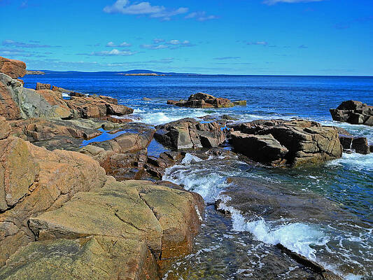 Wall Art - Photograph - Rush of Tide at Thunder Hole by Lynda Lehmann