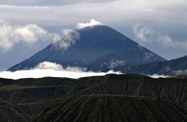 Volcano at Java by Mohamad Shahreen Amri