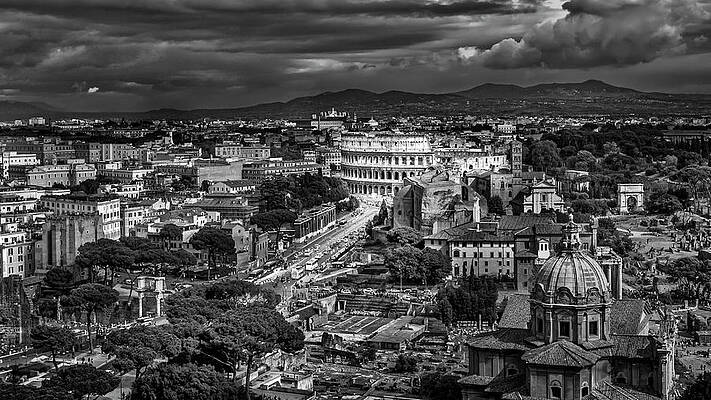 Il Colosseo by Sonny Marcyan