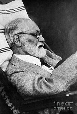 Wall Art - Photograph - Sigmund Freud, Father Of Psychoanalysis #2 by Science Source