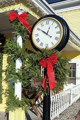 Black Pedestal Clock by Art Phaneuf Black Pedestal Clock by Art Phaneuf