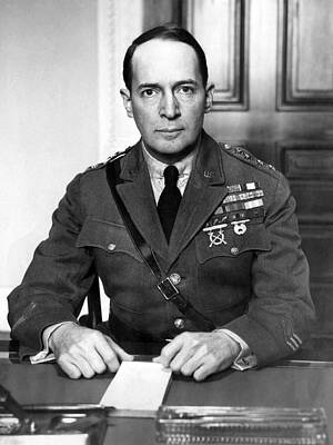 Wall Art - Photograph - General Douglas Macarthur, 1880-1964 by Everett