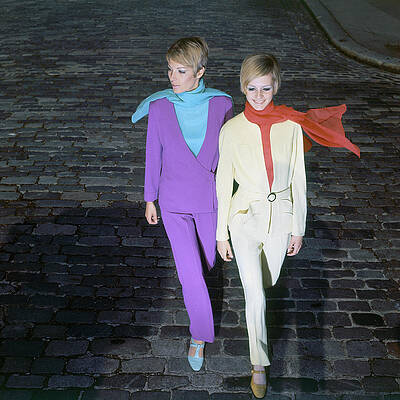 Wall Art - Photograph - Sara Crichton-Stuart and Twiggy by Ray Traeger
