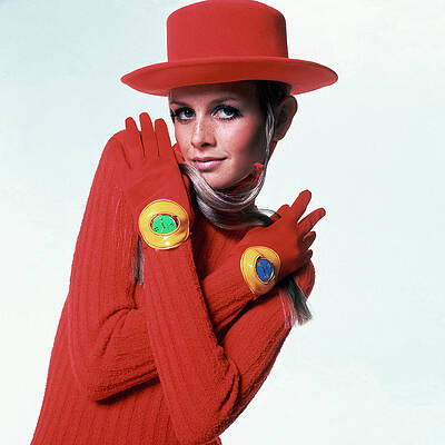 Wall Art - Photograph - Twiggy in Red by Bert Stern