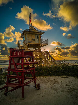 Art Deco 12th Street Lifeguard Station - South Beach Photograph by  Chrystyne Novack - Fine Art America
