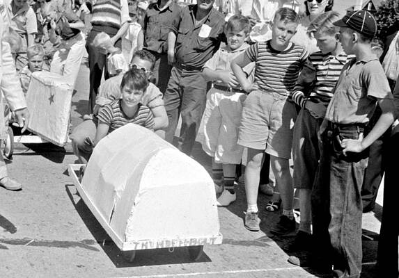 Wall Art - Photograph - July 4th Soapbox Derby, 1940 #3 by Science Source