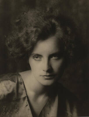 Wall Art - Photograph - Greta Garbo, Hollywood Movie Star #4 by Science Source