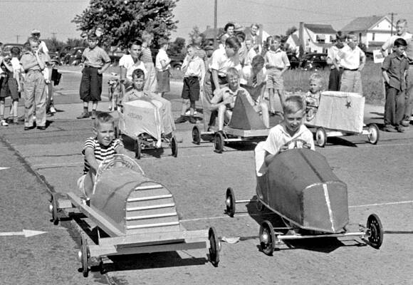 Wall Art - Photograph - July 4th Soapbox Derby, 1940 #4 by Science Source