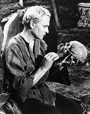 Wall Art - Photograph - LAURENCE OLIVIER in HAMLET -1948-. #4 by Album