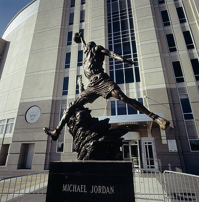 Wall Art - Photograph - Low Angle View Of A Statue In Front #4 by Panoramic Images