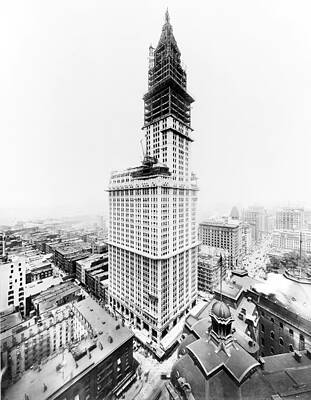 Wall Art - Photograph - Nyc, Woolworth Building Construction #4 by Science Source