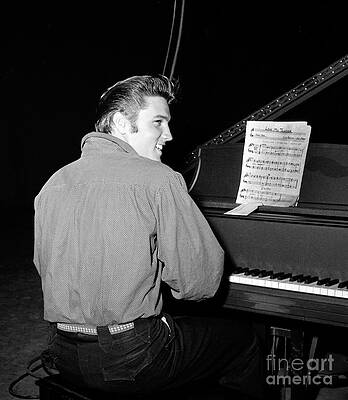 Wall Art - Photograph - Elvis Rehearses Backstage At The Ed by Cbs Photo Archive