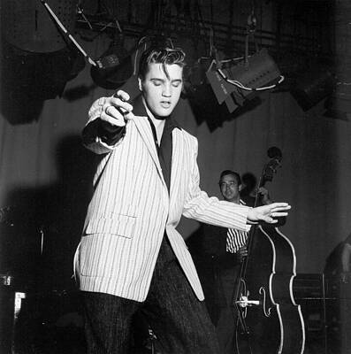 Wall Art - Photograph - Elvis Rehearsing For Milton Berle by Michael Ochs Archives