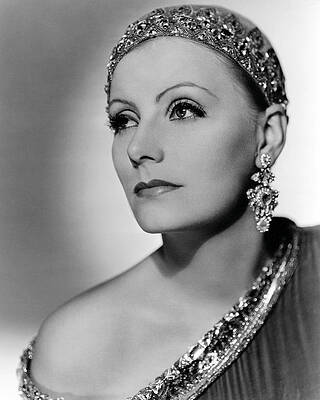 Wall Art - Photograph - Greta Garbo Elegant Profile by Globe Photos
