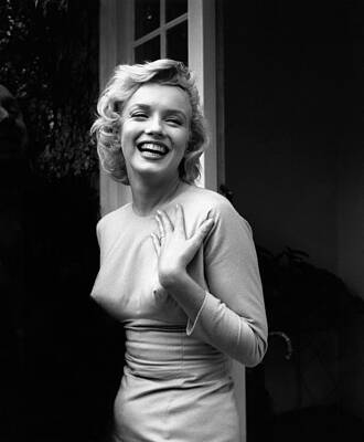 Happy Marilyn Print by Evening Standard