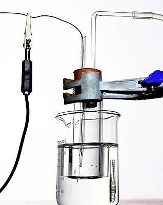 Wall Art - Photograph - Hydrogen Electrode Apparatus by Science Photo Library