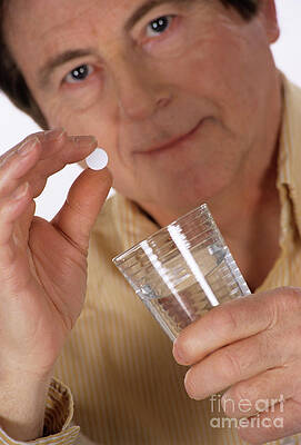 Wall Art - Photograph - Man Taking A Pill by Lea Paterson/science Photo Library