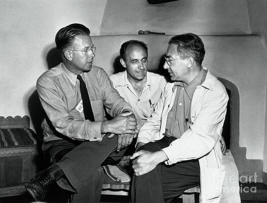 Wall Art - Photograph - Manhattan Project Scientists At Los Alamos by Science Photo Library