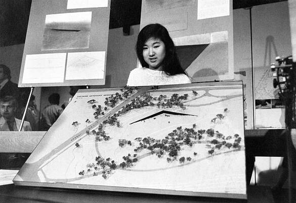 Wall Art - Photograph - Maya Lin, American Architect by Science Source