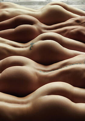 Nudes Girls Wallpaper