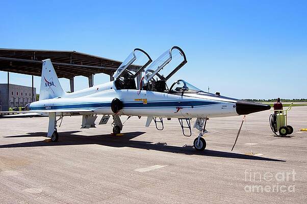 Wall Art - Photograph - Nasa T-38 At Kennedy Space Center. by Science Photo Library