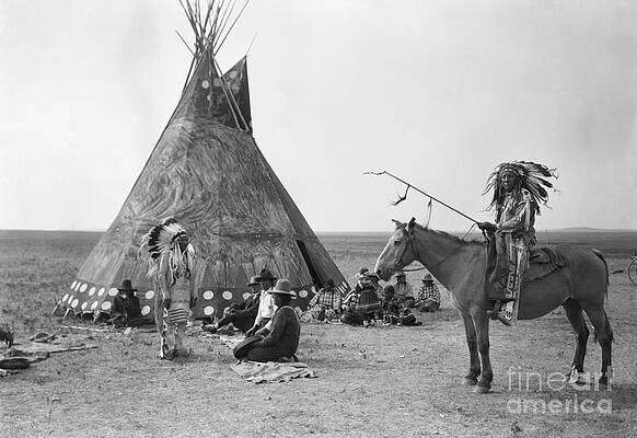 native-americans-encampment-bettmann.jpg