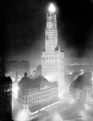 Wall Art - Photograph - Nyc, Woolworth Building, 1913 by Science Source