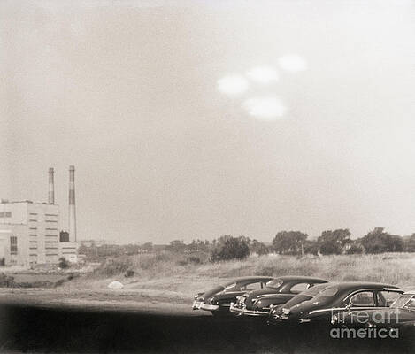 Wall Art - Photograph - Unidentified Flying Objects by Bettmann