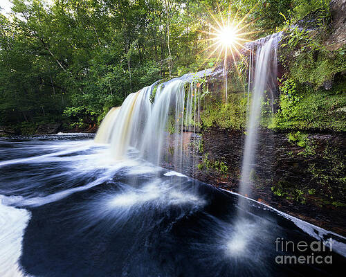 Wolf Creek Falls Sun Star by Ernesto Ruiz Wolf Creek Falls Sun Star by Ernesto Ruiz