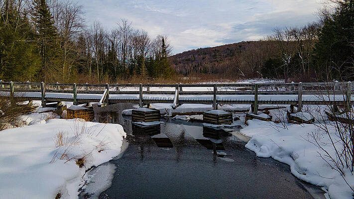 Wall Art - Photograph - Bridge at Lake of the Clouds in winter. Porcupine Mountains in Michigan. #1 by Eldon McGraw