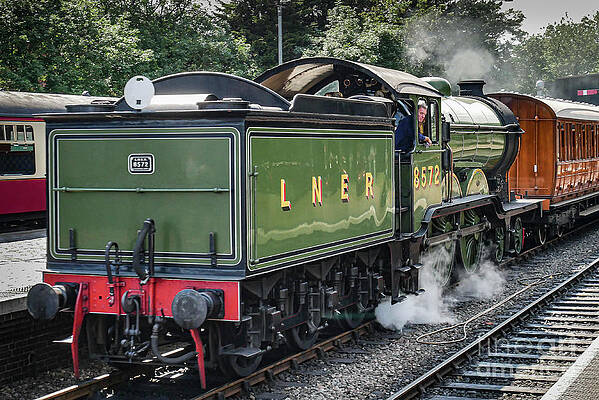 LNER B12 4-6-0 8572 by Simon Pocklington LNER B12 4-6-0 8572 by Simon Pocklington