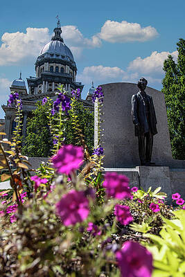 Wall Art - Photograph - Abraham Linclon statue at the Illinois state capitol in Springfield Illinois #2 by Eldon McGraw