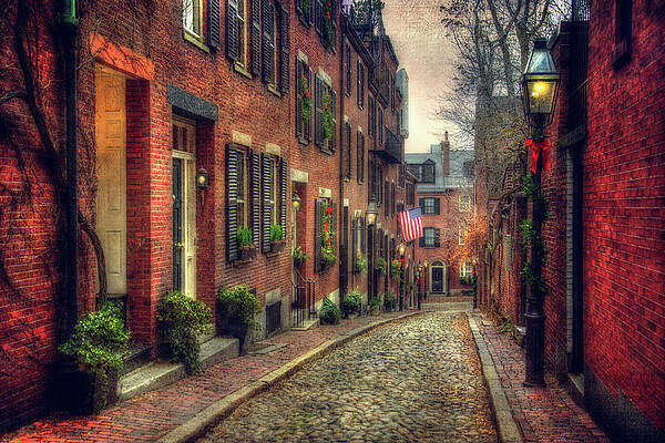 Acorn Street at night, in Beacon Hill, Boston, Massachusetts Stock Photo -  Alamy