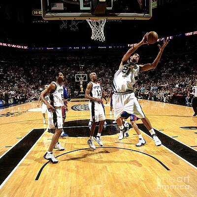 Wall Art - Photograph - Tim Duncan #2 by Andrew D. Bernstein