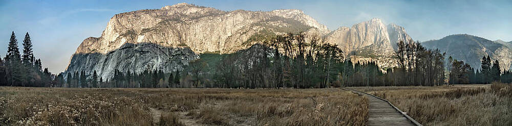 morning view of Yosemite Valley, California by ALEX GRICHENKO morning view of Yosemite Valley, California by ALEX GRICHENKO