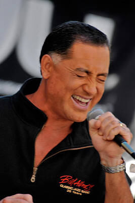 Wall Art - Photograph - Bobby Pickwood Singing by Bonnie Colgan