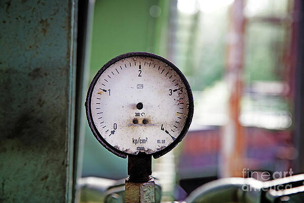 Broken pressure gauge by Jan Brons Broken pressure gauge by Jan Brons