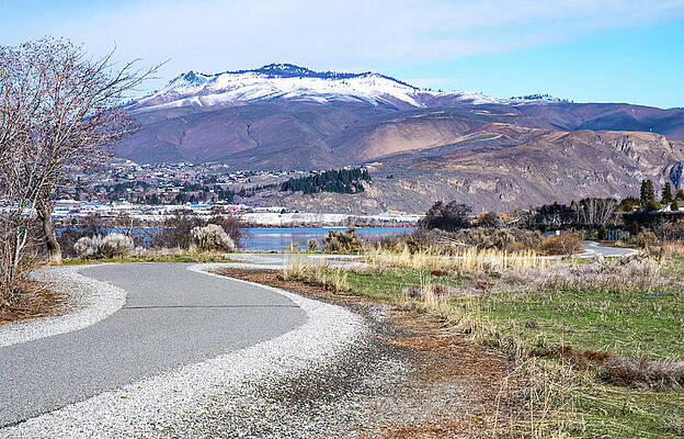 Wall Art - Photograph - Burch Mountain and Loop Trail at River Dr by Tom Cochran