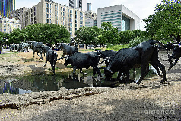Dallas Cattle Statues by Roberta Byram Dallas Cattle Statues by Roberta Byram