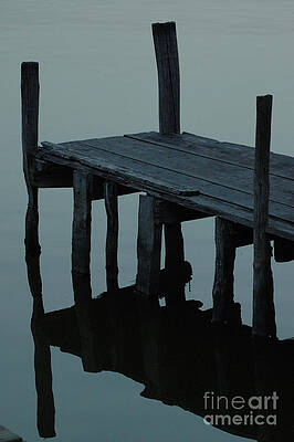 Dark jetty by Vicente Sargues Dark jetty by Vicente Sargues