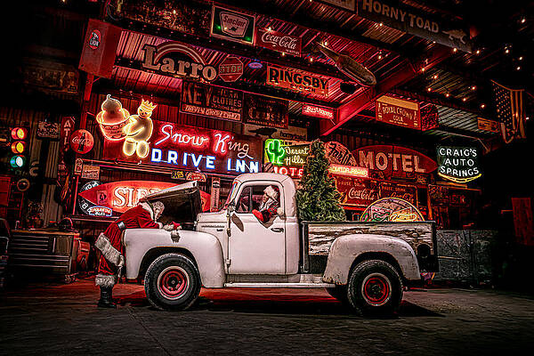 Gering up Santa by Ryan Smith Gering up Santa by Ryan Smith