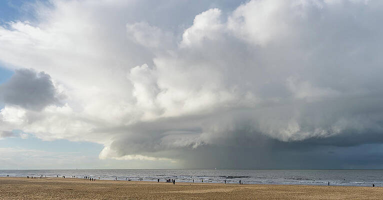 Heavy weather approaching the Scheveningen beach in The Hague by John Duurkoop